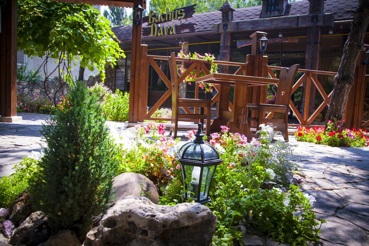 Hotel Bachus Кишинёв Экстерьер фото